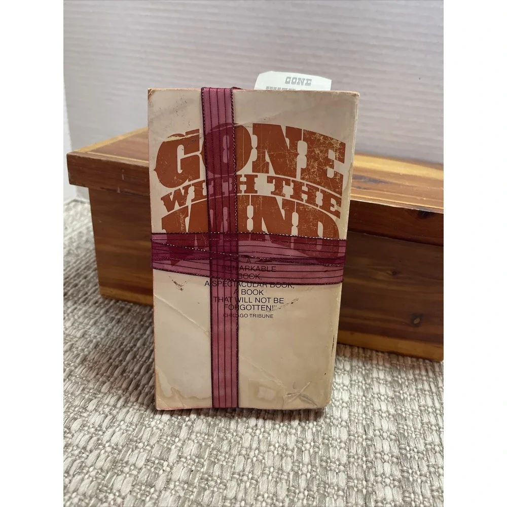 Gone With The Wind by Margaret Mitchell, Vintage Collectible Novel Book‎